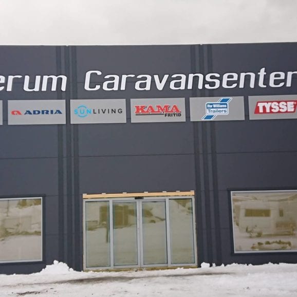 Fasadeskilt med frittstående bokstaver fra Presis